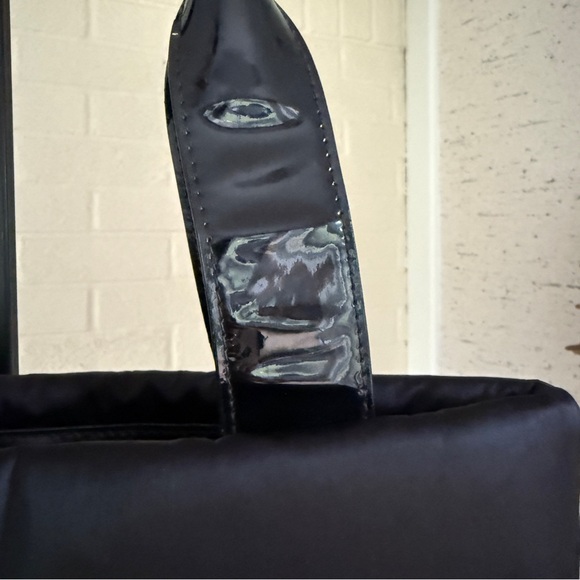 kate spade Black Puffy “Apres Ski” Tote Patent Leather Straps & Polka Dot Lining - Picture 4 of 17